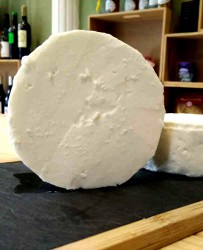 Queso fresco de cabra El Bucarito