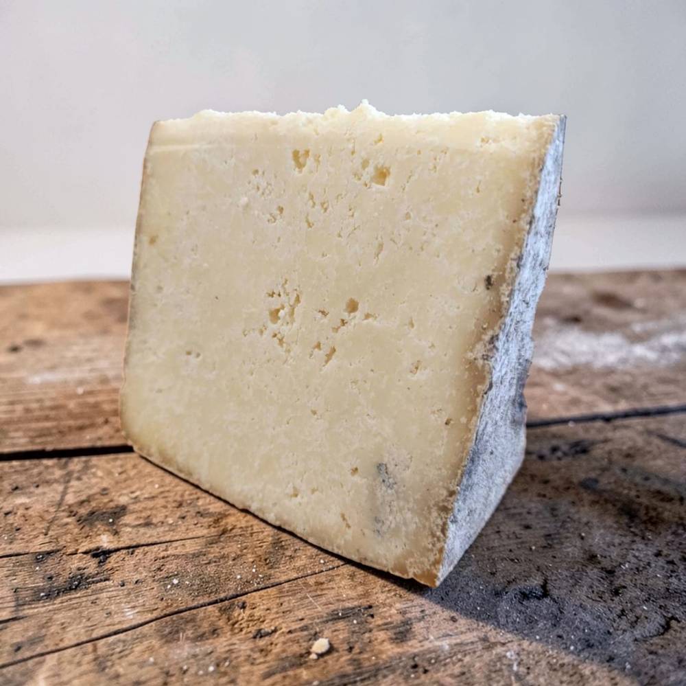 Comprar queso Gamonéu del Valle de tres leches - quesería Demués, Onís, Asturias