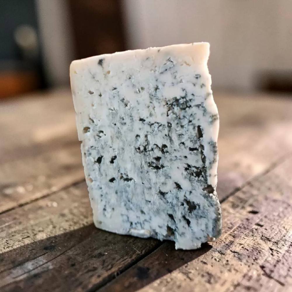 Comprar queso Peñoceo La Peral - único queso azul de cabra asturiano, pasta blanco marfil