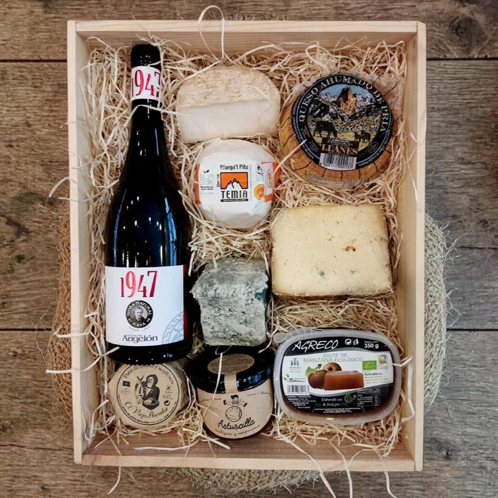 Cesta El mejor souvenir de Asturias - 9 productos asturianos con nombre y apellidos para regalar