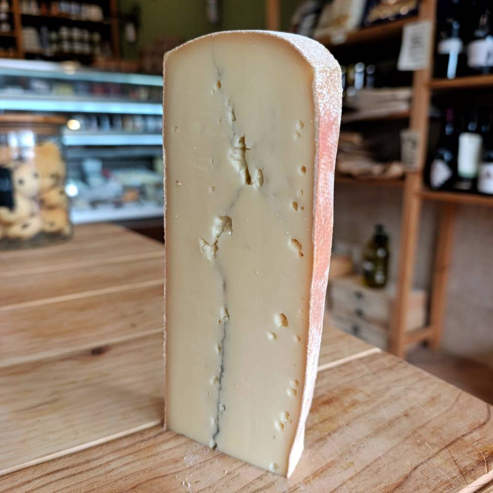 Comprar queso Morbier francés - queso de leche cruda con línea de carbón vegetal, Jura